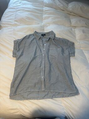 Short-Sleeve Button-Up Shirt - Blue & White Stripe